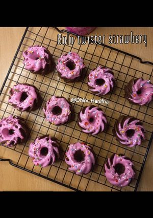 Foto resep ✔️85. Bolu twister strawberry tepung ketan