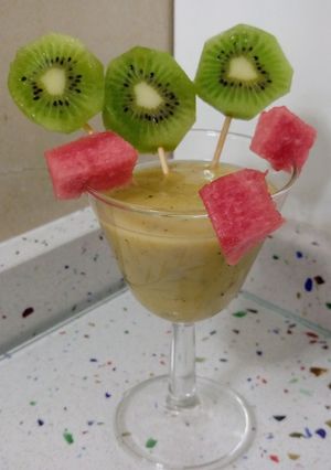 Foto principal de Sorbete de frutas y bebida de avellanas