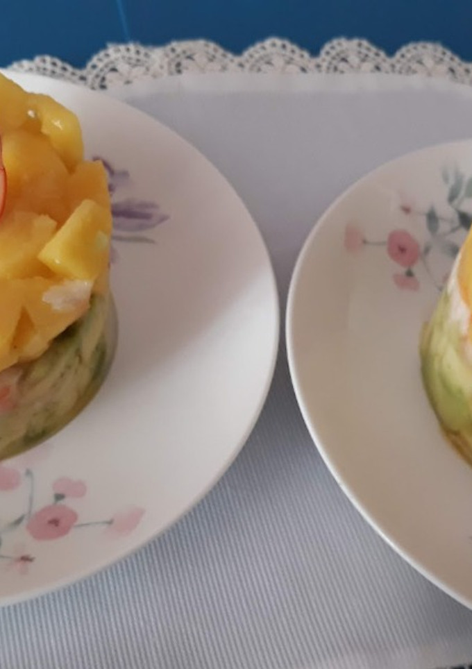 Una foto de Tartar mango y gambas