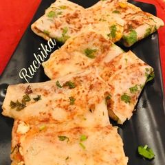 A picture of Sooji crepe sandwiches.