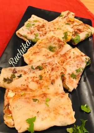 A picture of Sooji crepe sandwiches.