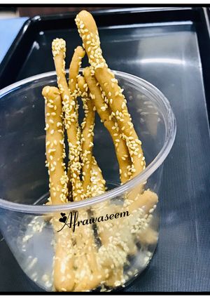 A picture of Golden sesame sticks.