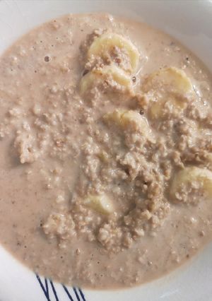 Una foto de Avena con plátano y algarrobina