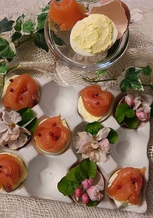 Foto di Crema di tuorlo sodo robiola pepe rosa salmone affumicato