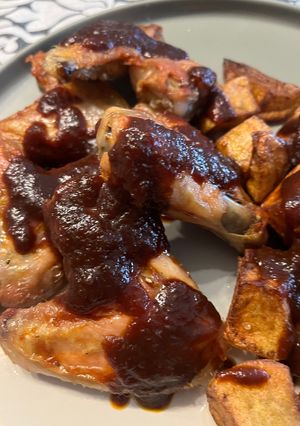 Una foto de Alitas de pollo al horno con salsa BBQ al brandy !!!