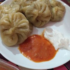 A picture of Momos.