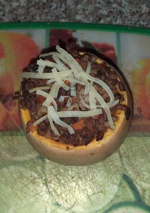 Una foto de Calabacitas rellenas con carne y verduras
