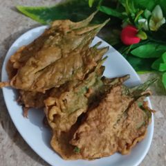A picture of Spinach fritters.