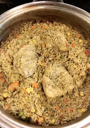 Una foto de Arroz con pollo Peruanito 🇵🇪