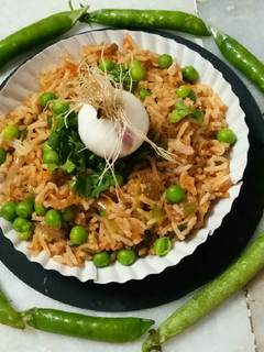 સેઝવાન ફ્રાઇડ રાઈસ (Schezwan Fried rice recipe in Gujarati) રેસીપી મુખ્ય ફોટો