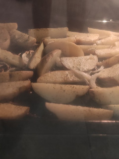 Una foto de Patatas al horno con cebolla