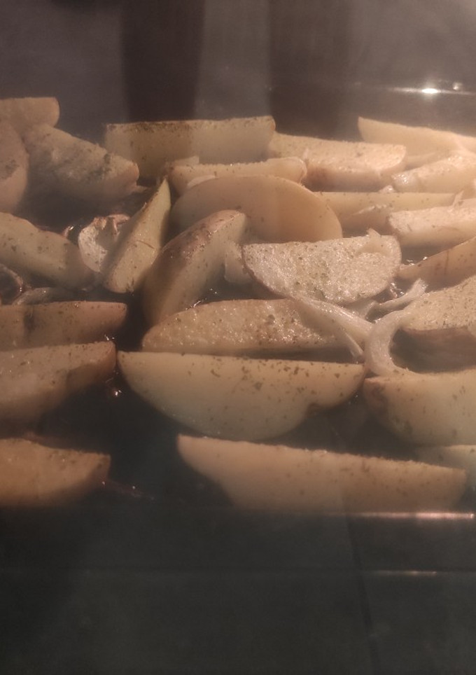 Una foto de Patatas al horno con cebolla