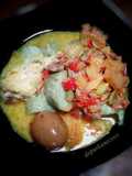 Opor ayam kuning & sambel goreng kentang