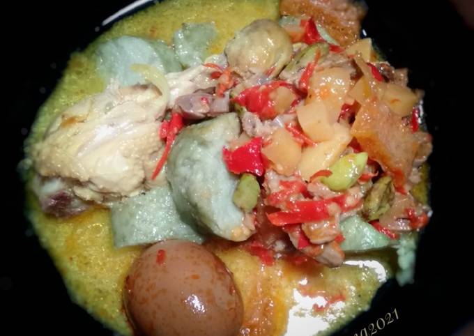 Opor ayam kuning & sambel goreng kentang - cookandrecipe.com