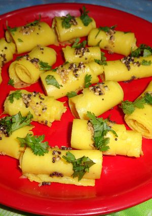 A picture of Khandvi.