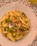 Espaguetis con almejas, cilantro y lima