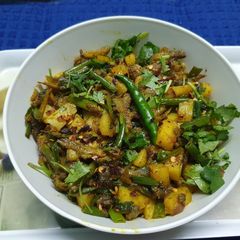 A picture of Peyajkoli Diye Mourola Macher Chorchori.