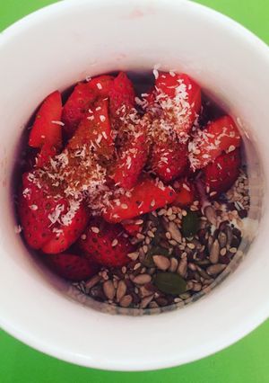 Foto principal de Yogur griego natural con fresas 🍓