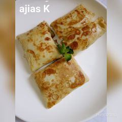 A picture of Chicken crepes.