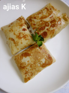 A picture of Chicken crepes.