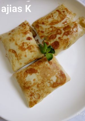 A picture of Chicken crepes.