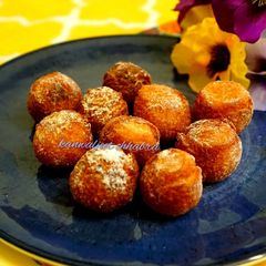 A picture of Korean mochi donuts.