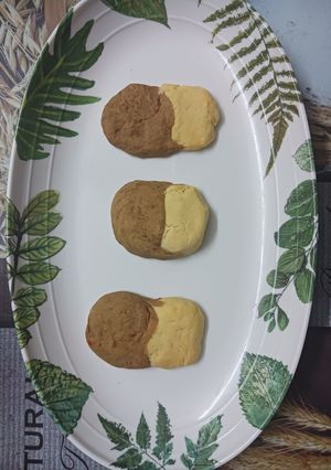 A picture of Custard -coffee cookies.
