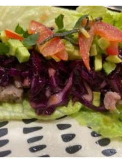 Una foto de Tacos de presa ibérica con aguacate