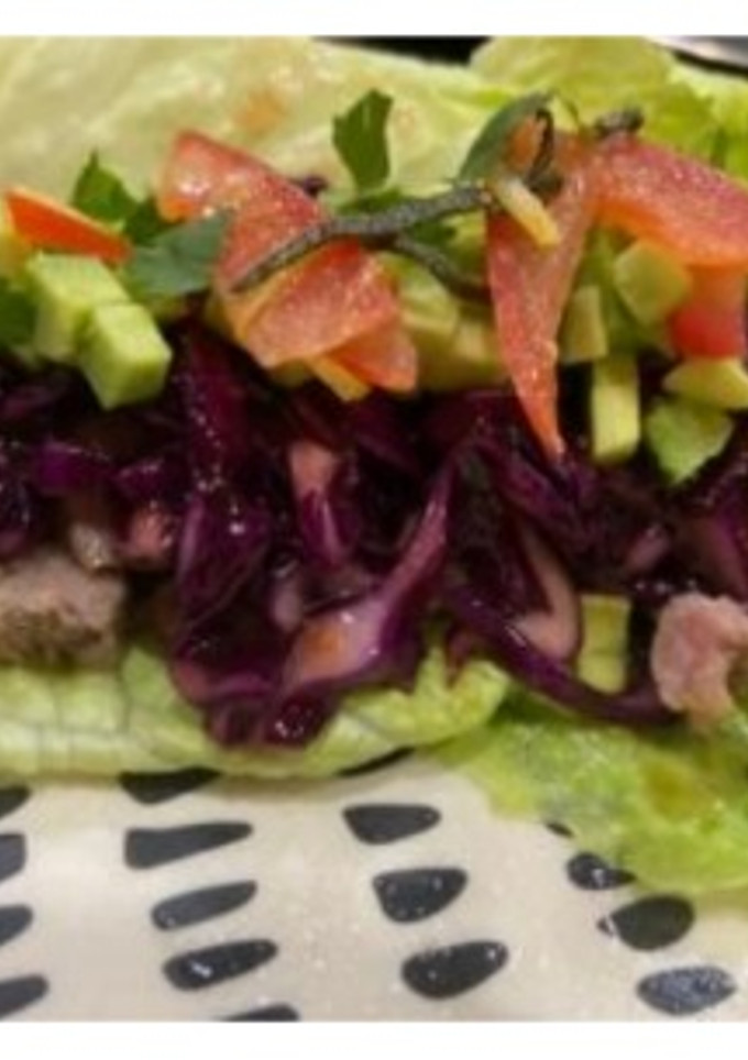 Una foto de Tacos de presa ibérica con aguacate