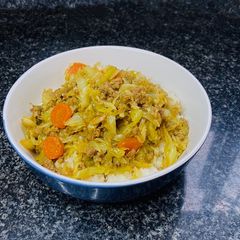 A picture of Beef mince with cabbage.