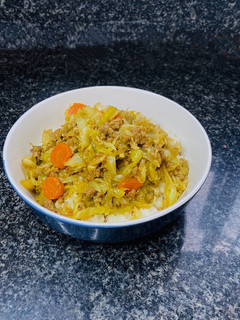 A picture of Beef mince with cabbage.