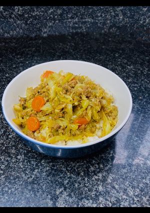 A picture of Beef mince with cabbage.