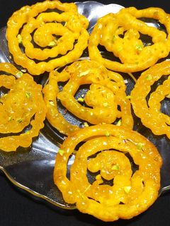 झटपट जिलेबी (jalebi recipe in marathi) रेसिपी चे मुख्य फोटो