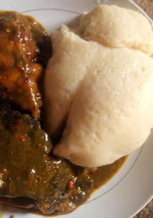A picture of Semovita with miyan kuka.
