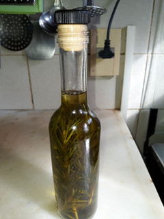 Una foto de Aceite saborizado con Romero