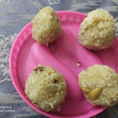 A picture of Suji ladoo.