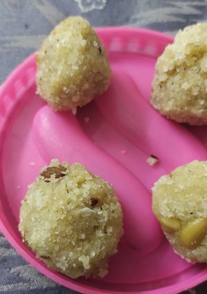 A picture of Suji ladoo.