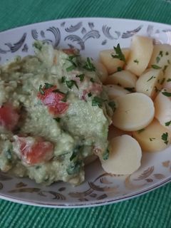 صورة لوصفة سلطة البطاطا مع الافوكادو