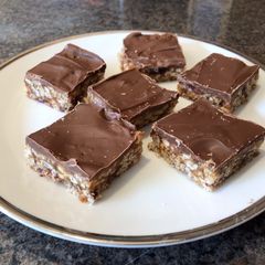 A picture of Rice Krispies® date squares.