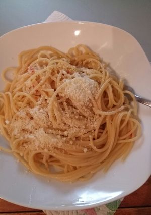 A picture of Spaghetti with garlic, chilli and Parmesan.