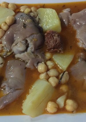 Foto principal de Manos de cerdo en guiso picante