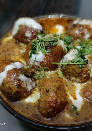 A picture of Paneer malai kofta.