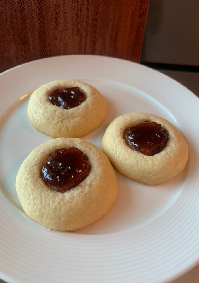 A picture of Raspberry Jam filled Butter Cookies.