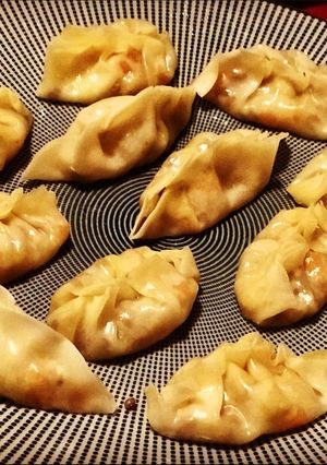 Una foto de Gyozas mar y montaña 🥟🥟🥢🥢