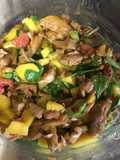 Ensalada de pollo con aguacate y mango