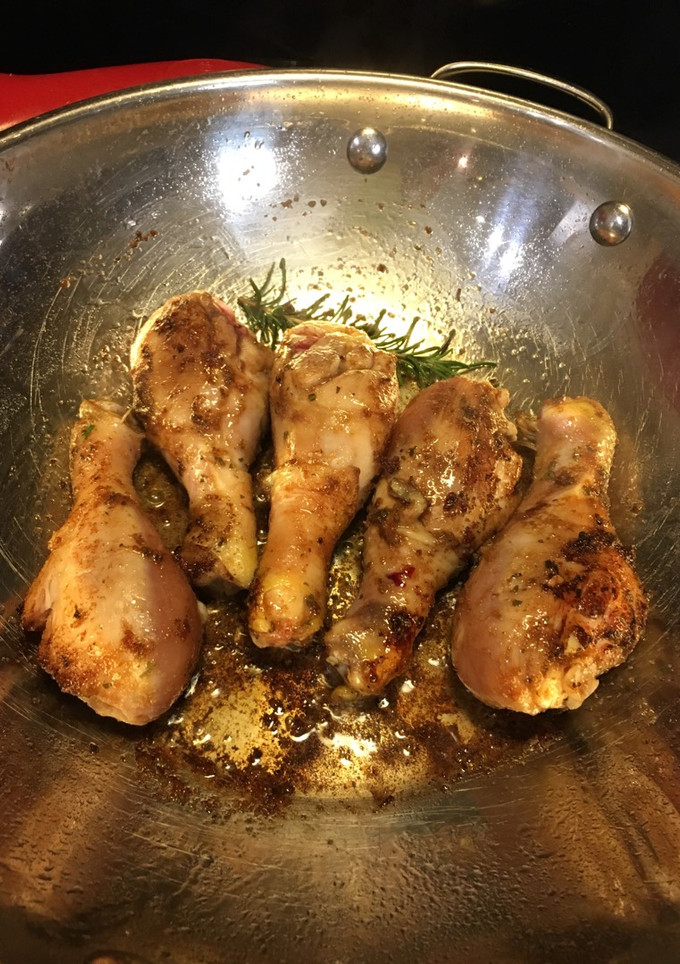 Una foto de Muslos de Pollo al Sartén