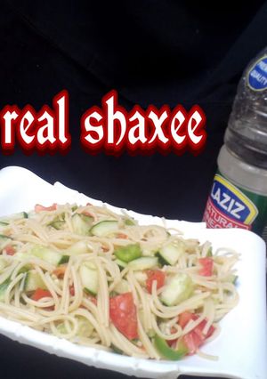 A picture of Spagetti salat.