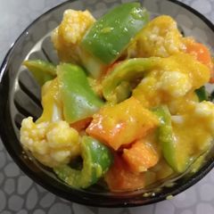 A picture of Cauliflower, Carrots, Capsicum instant Winter Pickle.