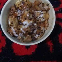 A picture of Dahi bhalle.