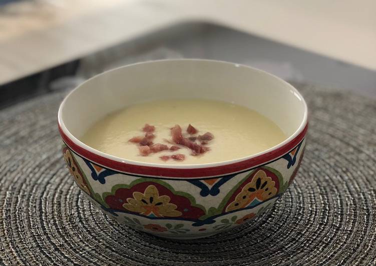 Crema de puerros y pera 馃崘 con jam贸n
